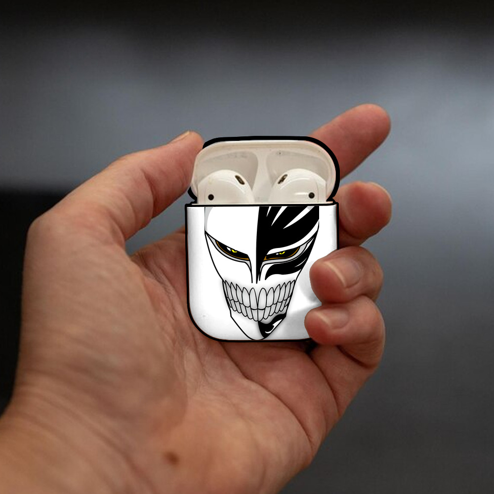 ブリーチ 黒崎一護（くろさき いちご）BLEACH Kurosaki Ichigo AirPods 第2世代保護ケース ハードシェル ブラック 耐衝撃・防指紋・カラビナ付き