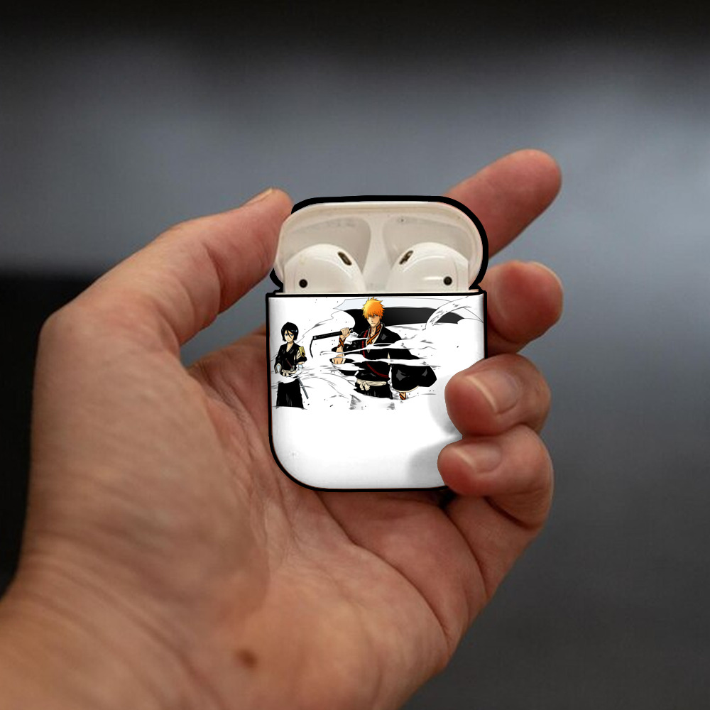 ブリーチ 黒崎一護（くろさき いちご）BLEACH Kurosaki Ichigo AirPods 第2世代保護ケース ハードシェル ブラック 耐衝撃・防指紋・カラビナ付き